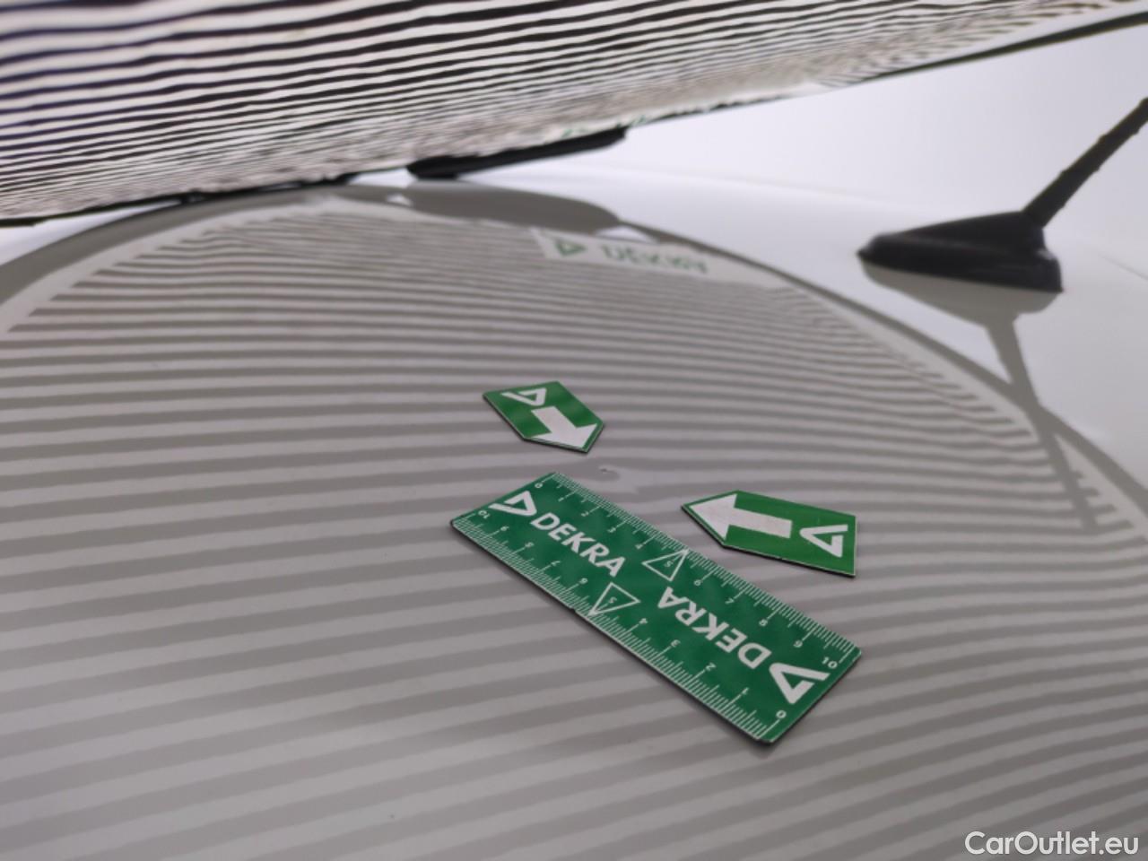  Volkswagen  Polo VOLKSWAGEN  / 2017 / 5P / Berline 1.0 80 Business #2