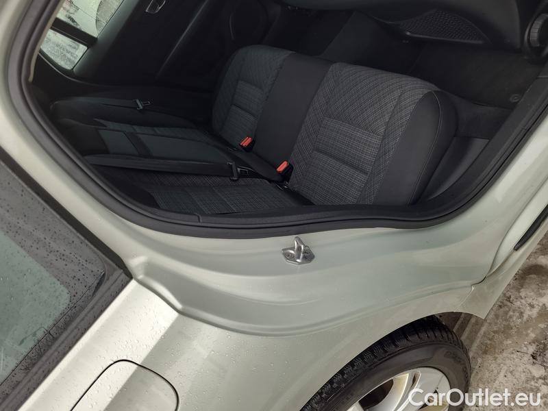  Volvo  V60  (2010)  B3 Momentum AT #16