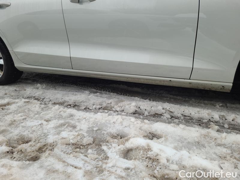  Volvo  V60  (2010)  B3 Momentum AT #19