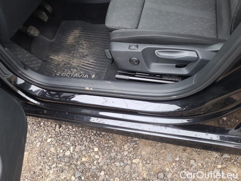  Skoda  Octavia  Combi (NX3)(2020) Oct.C.2.0 TDI 110 Ambition #12