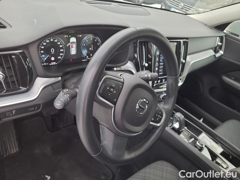  Volvo  V60  (2010)  B3 Momentum AT #8