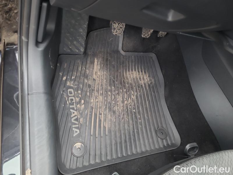  Skoda  Octavia  Combi (NX3)(2020) Oct.C.2.0 TDI 110 Ambition #6