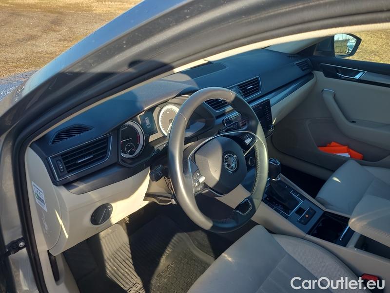  Skoda  Superb  Combi (3V5)(2015) Sup.C.FL2.0TDI 140 Sty. 4x4 AT #13