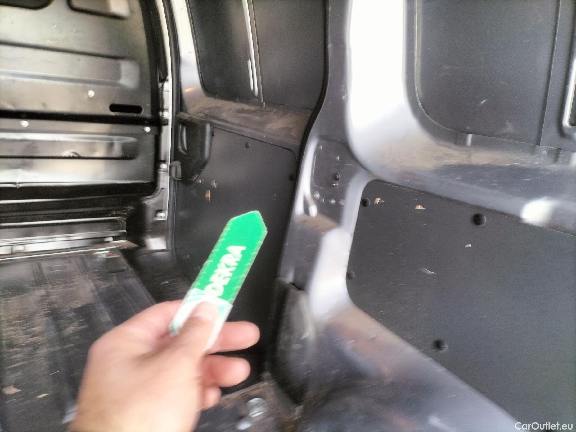  Opel  Vivaro OPEL  / 2019 / 4P / furgón 1.5 Diésel 88kW (120CV) M Std Select #36