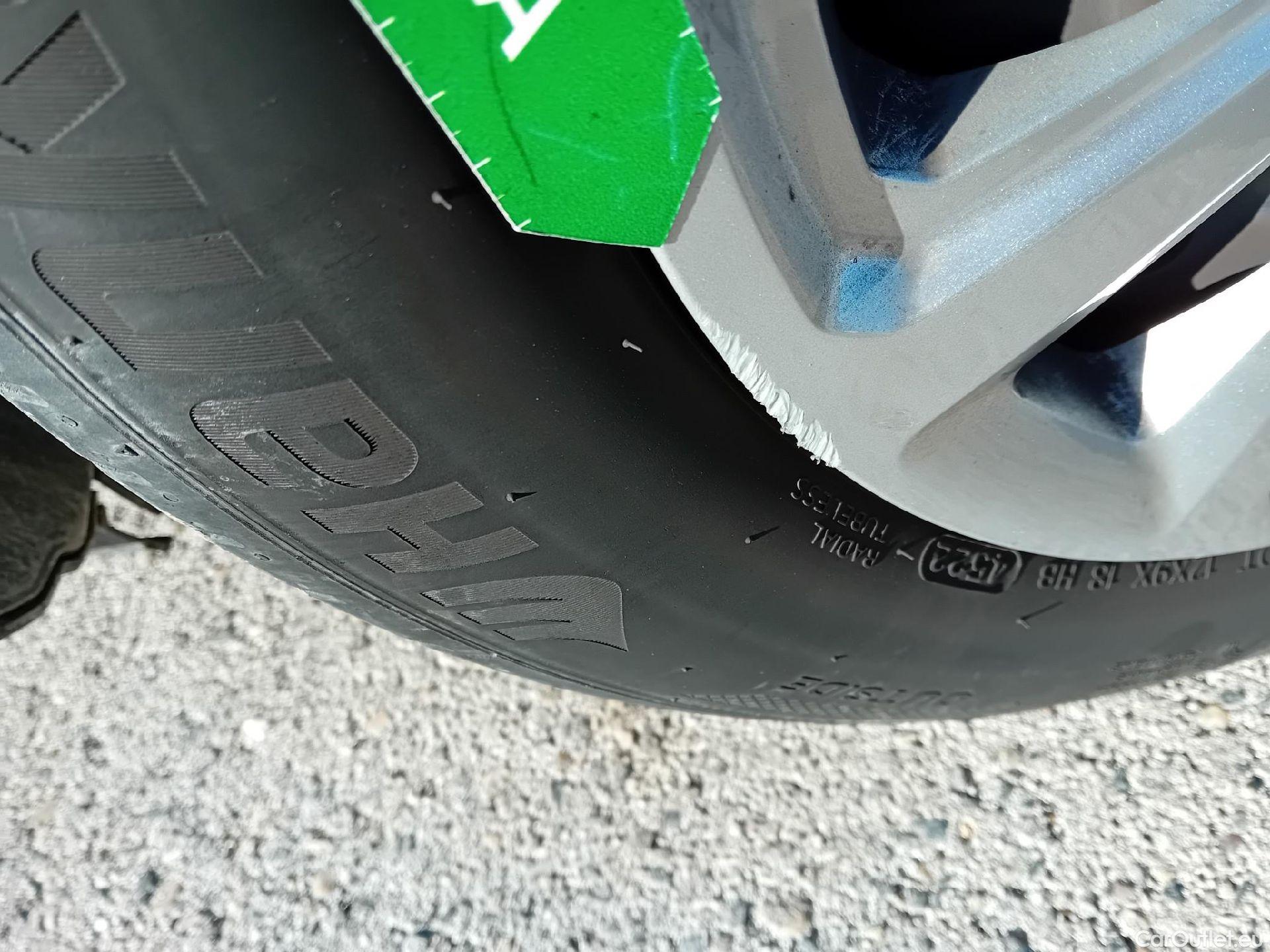  Hyundai  Konna HYUNDAI Kona / 2020 / 5P / todoterreno 1.0 TGDI Klass 4X2 #3