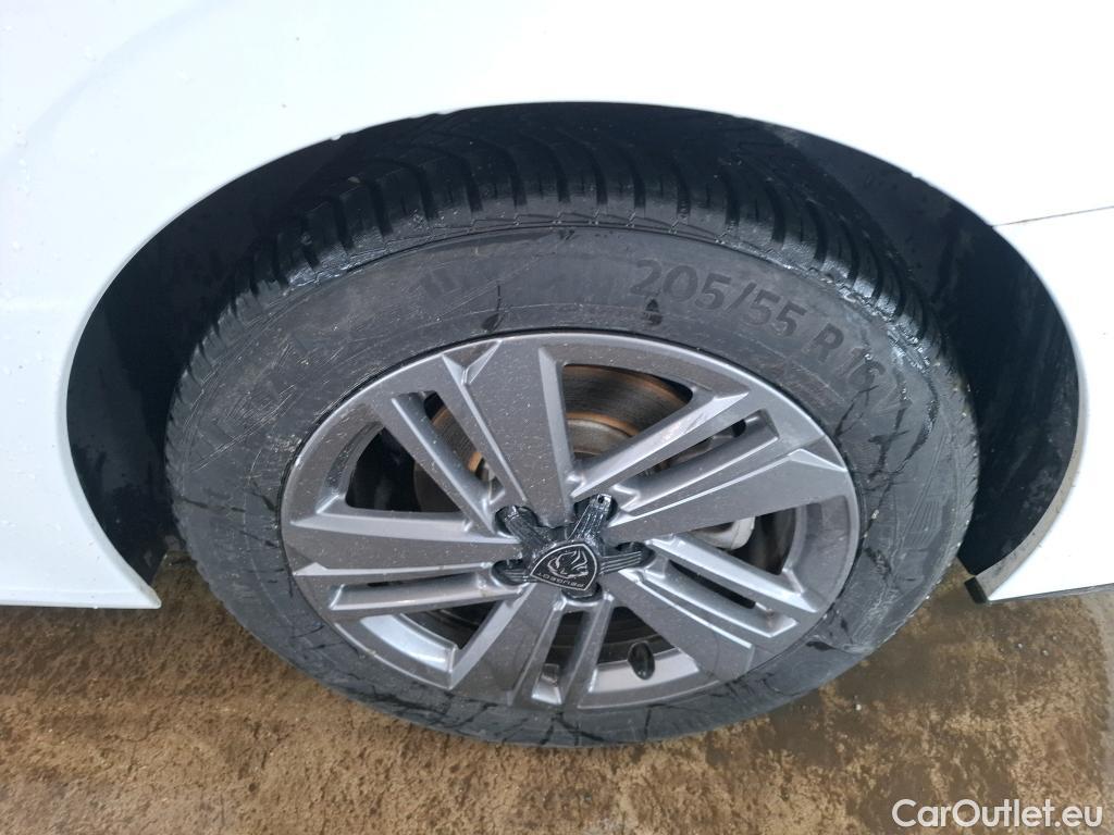  Peugeot  308 PEUGEOT  SW / 2021 / 5P / Break BlueHDi 130 EAT8 ACTIVE PACK #43