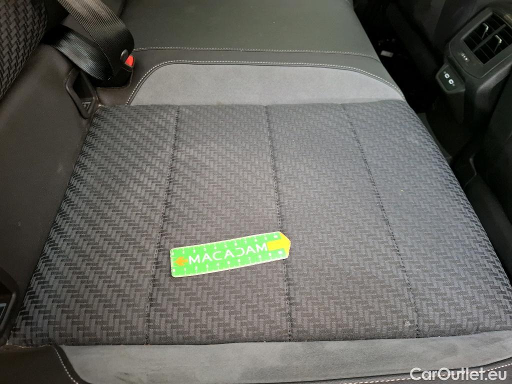  Volkswagen  T-ROC VOLKSWAGEN  / 2017 / 5P / SUV 1.5 TSI 150 EVO R-LINE DSG7 #79