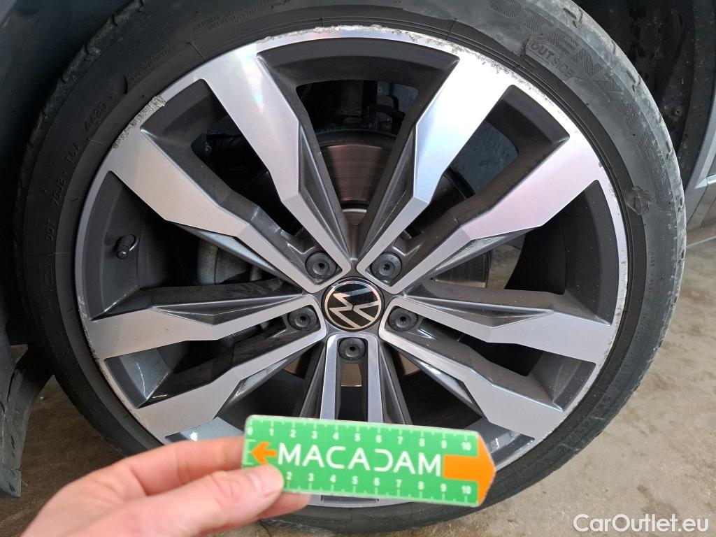  Volkswagen  T-ROC VOLKSWAGEN  / 2017 / 5P / SUV 1.5 TSI 150 EVO R-LINE DSG7 #61