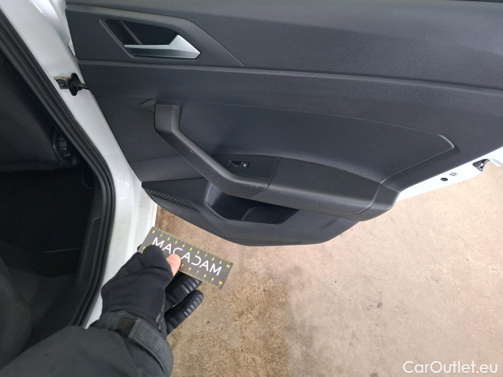  Volkswagen  Polo VOLKSWAGEN  / 2017 / 5P / Berline 1.0 TSI 95 Lounge Business #4