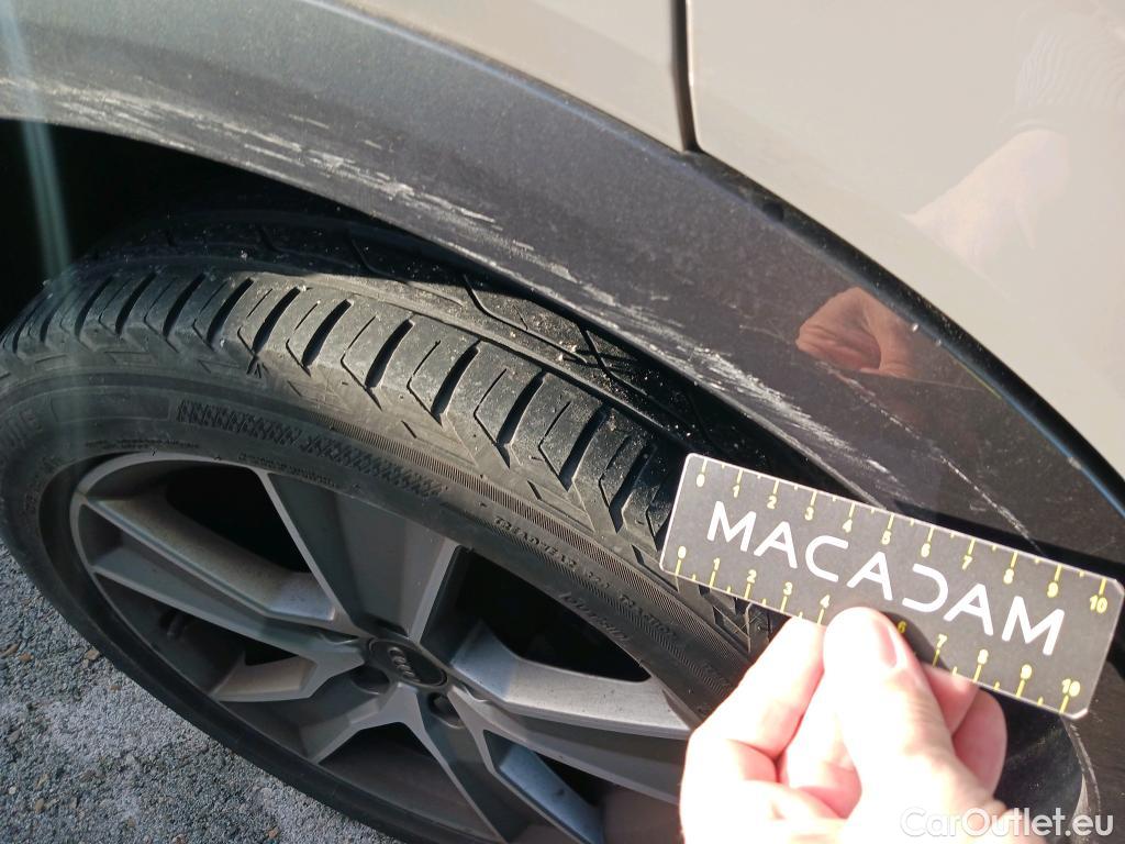  Audi  Q2 AUDI  / 2016 / 5P / todoterreno Design 35 TFSI 110kW (150CV) S tronic #39