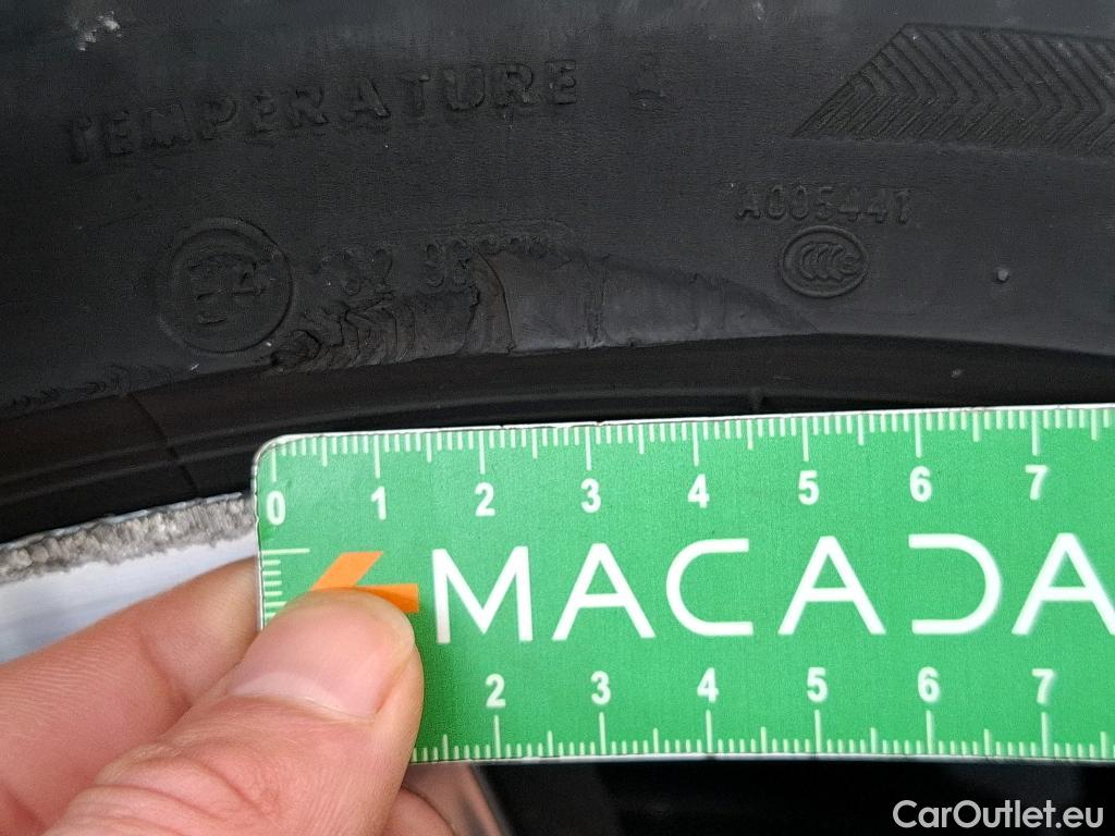  Volkswagen  T-ROC VOLKSWAGEN  / 2017 / 5P / SUV 1.5 TSI 150 EVO R-LINE DSG7 #2