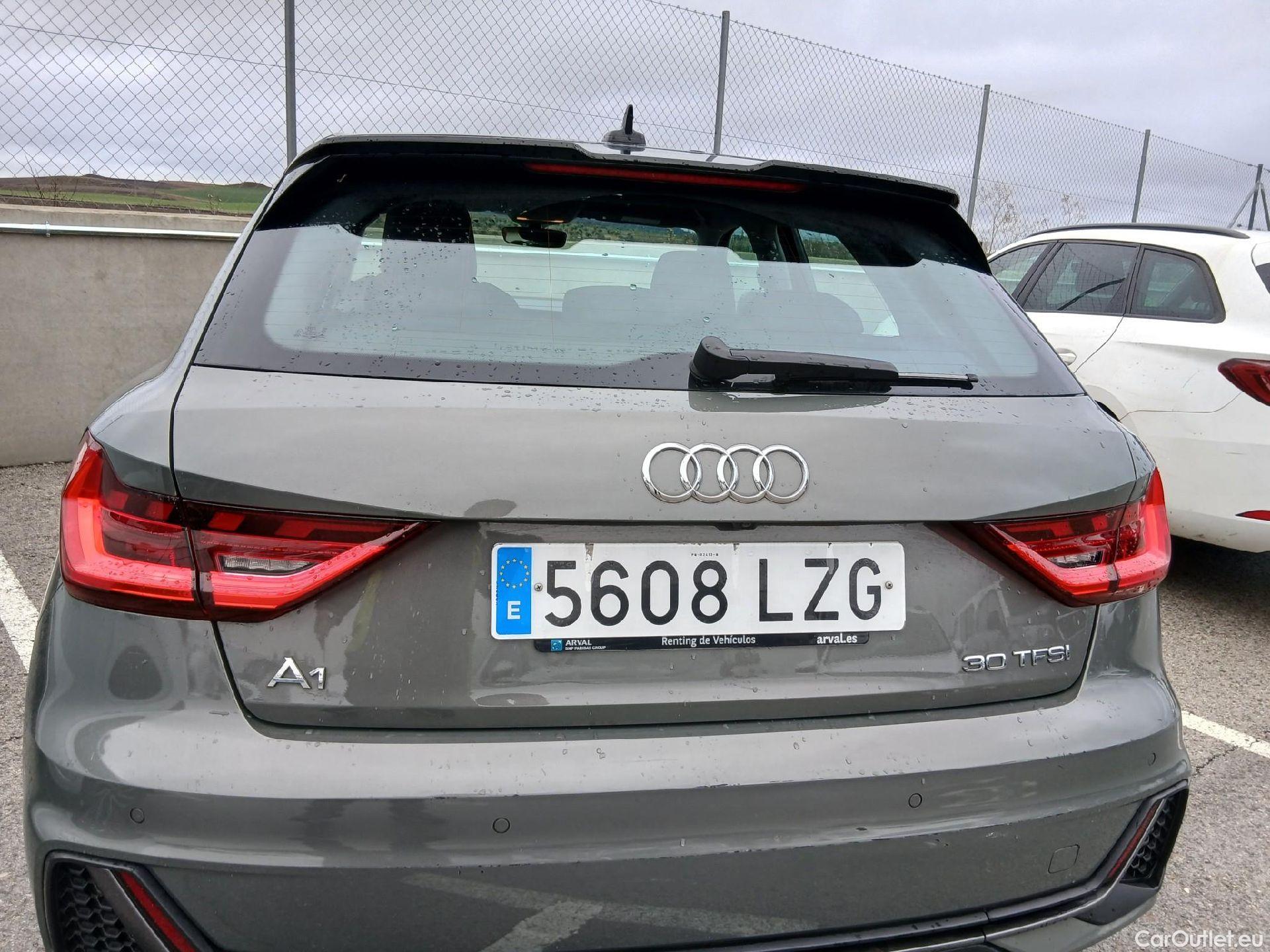  Audi  A1 Sportback AUDI A1 / 2018 / 5P / berlina con portón Sportback Adrenalin 30 TFSI 81kW S tron(SP) #19