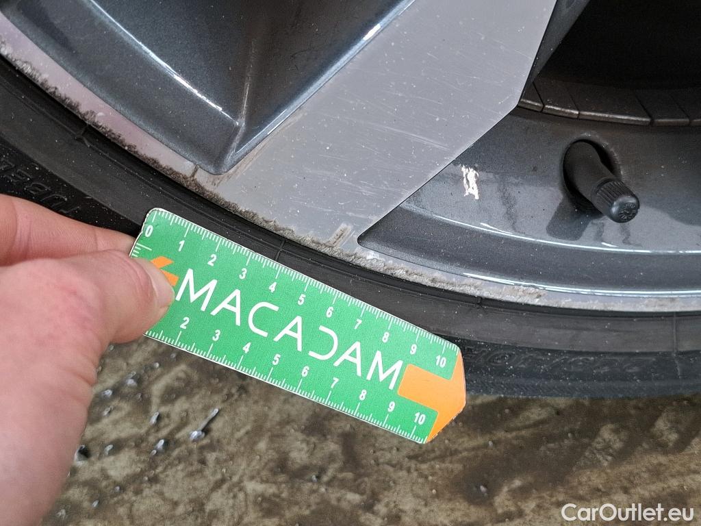  Volkswagen  T-ROC VOLKSWAGEN  / 2017 / 5P / SUV 1.5 TSI 150 EVO R-LINE DSG7 #48