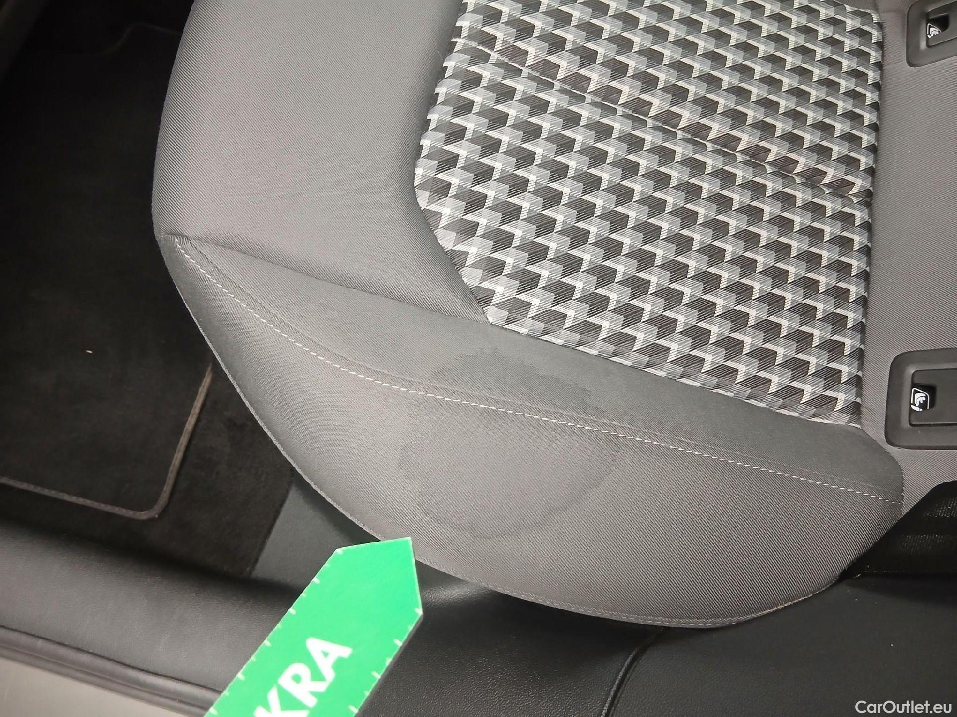  Audi  A1 Sportback AUDI A1 / 2018 / 5P / berlina con portón Sportback Adrenalin 30 TFSI 81kW S tron(SP) #16