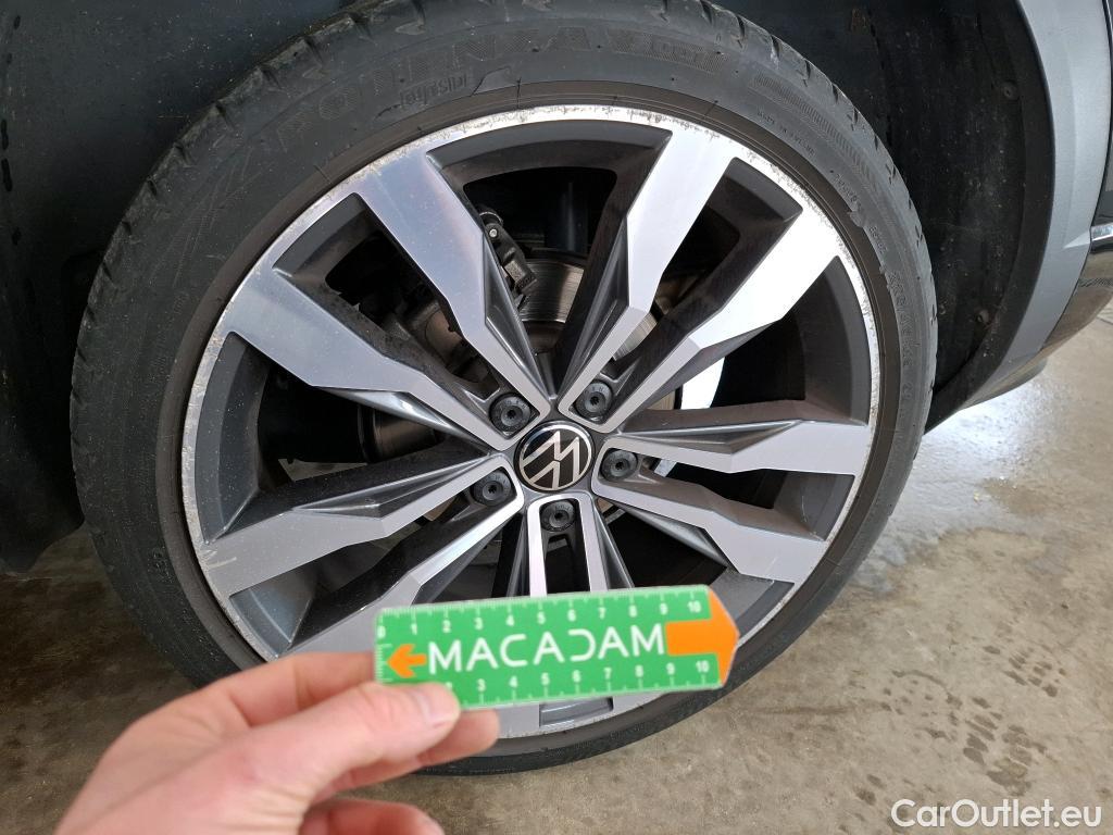  Volkswagen  T-ROC VOLKSWAGEN  / 2017 / 5P / SUV 1.5 TSI 150 EVO R-LINE DSG7 #9