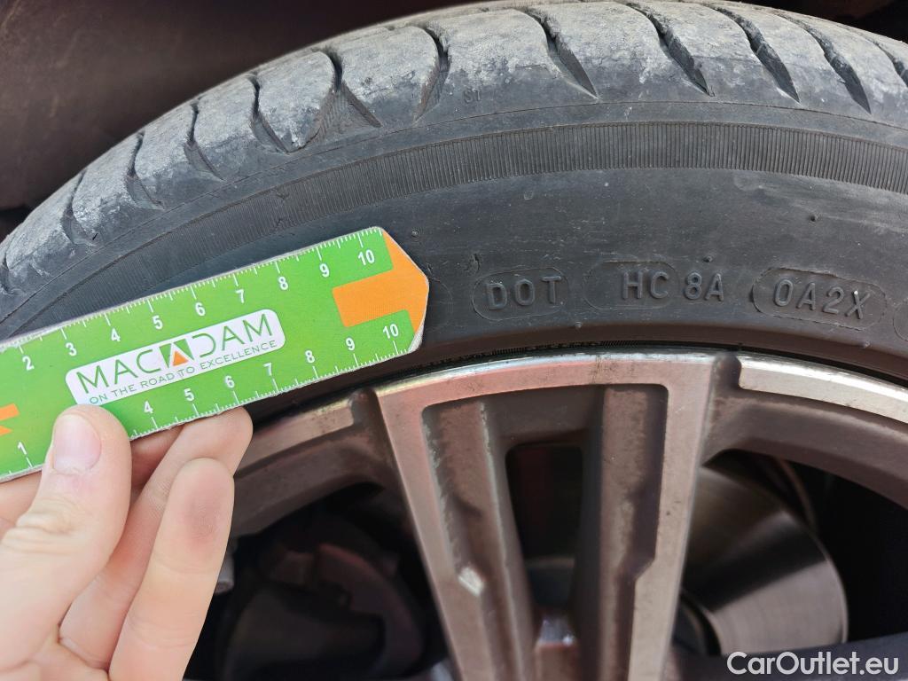  Bmw  Serie 1 BMW  / 2019 / 5P / berlina con portón 118i #6