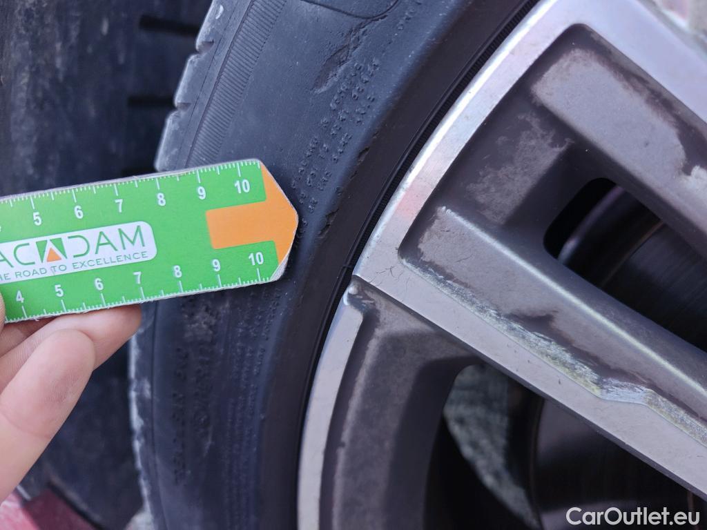  Bmw  Serie 1 BMW  / 2019 / 5P / berlina con portón 118i #16