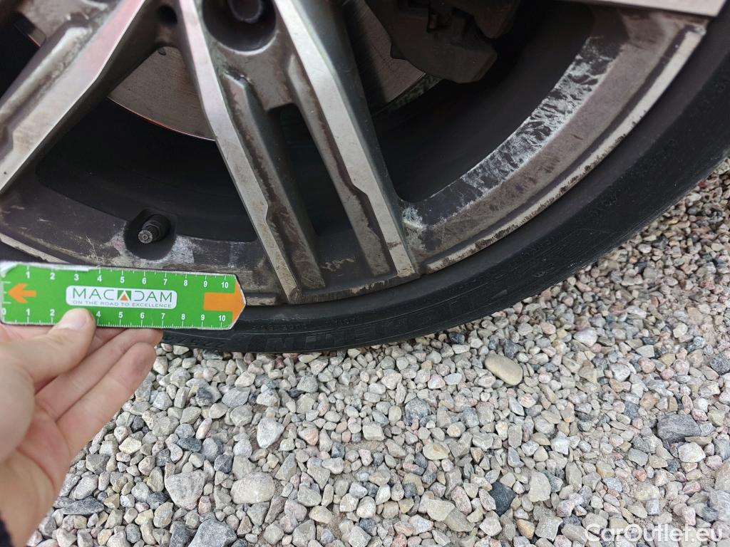  Bmw  Serie 1 BMW  / 2019 / 5P / berlina con portón 118i #5