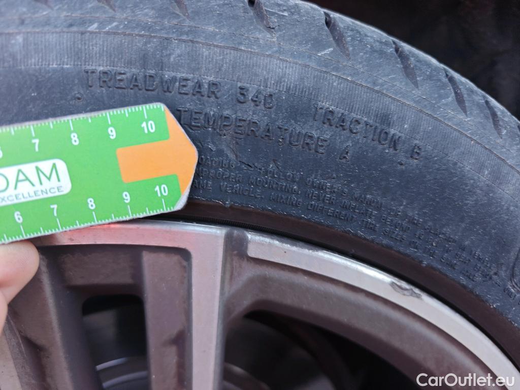  Bmw  Serie 1 BMW  / 2019 / 5P / berlina con portón 118i #12