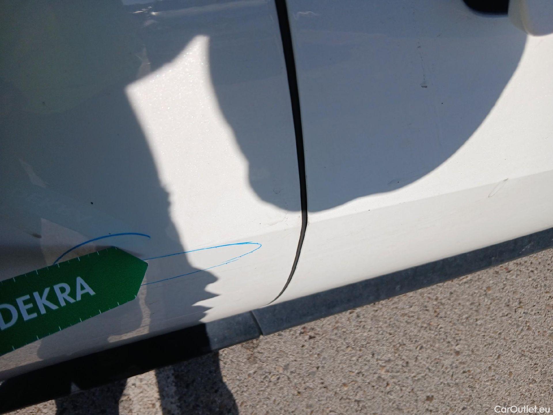  KIA  Ev6 KIA  / 2021 / 5P / todoterreno GT-Line 77,4kWh 168kW RWD Long Range #24