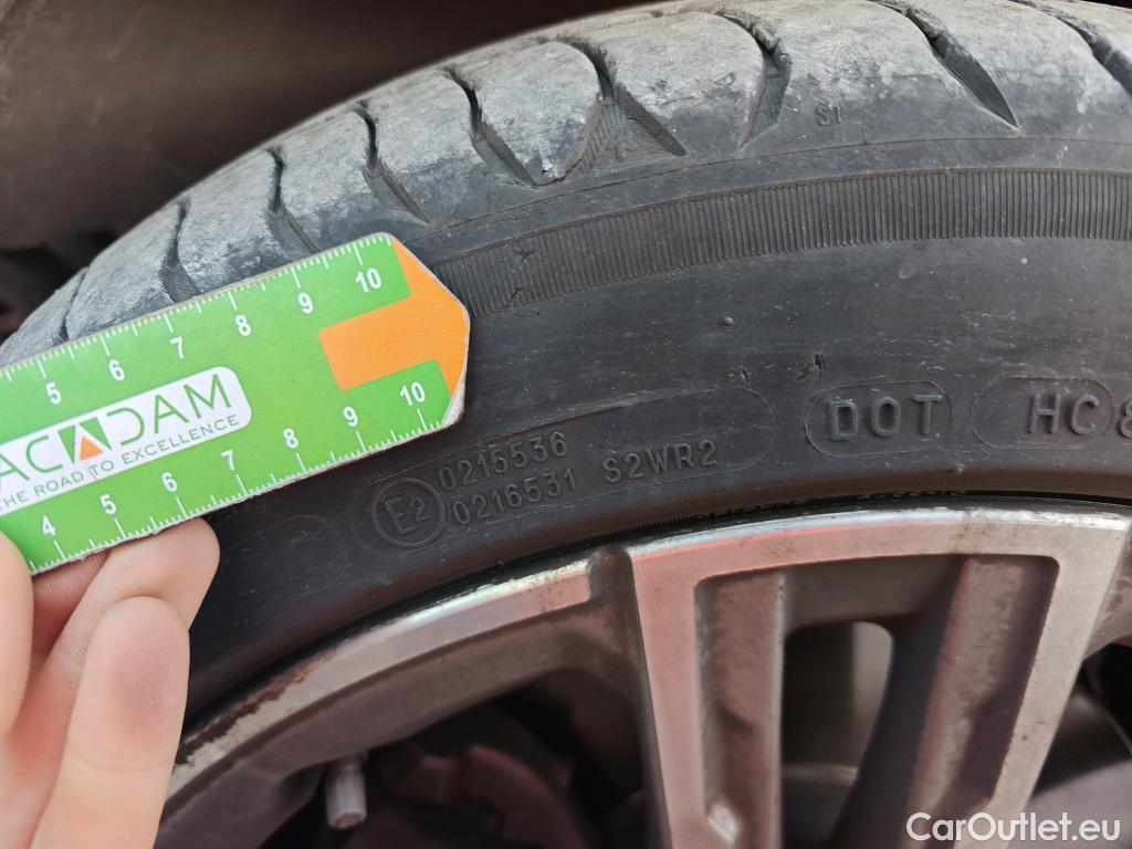  Bmw  Serie 1 BMW  / 2019 / 5P / berlina con portón 118i #7