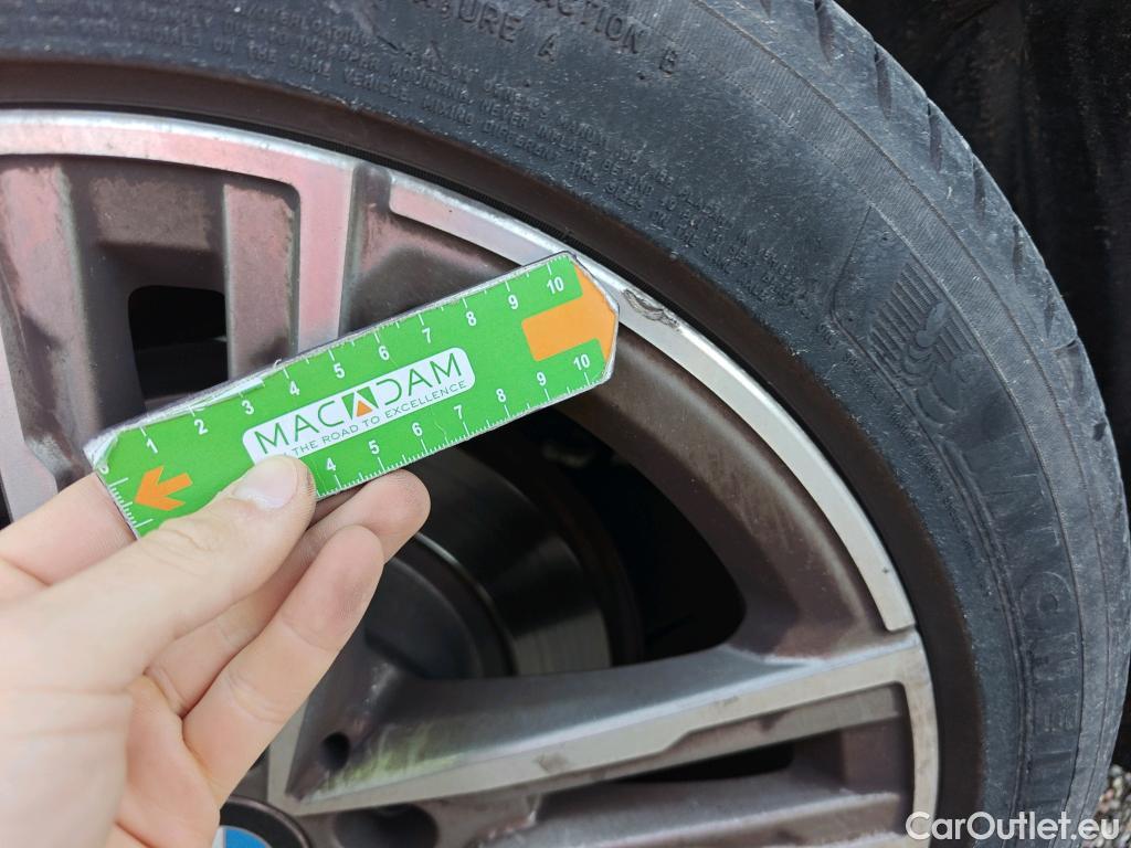  Bmw  Serie 1 BMW  / 2019 / 5P / berlina con portón 118i #38