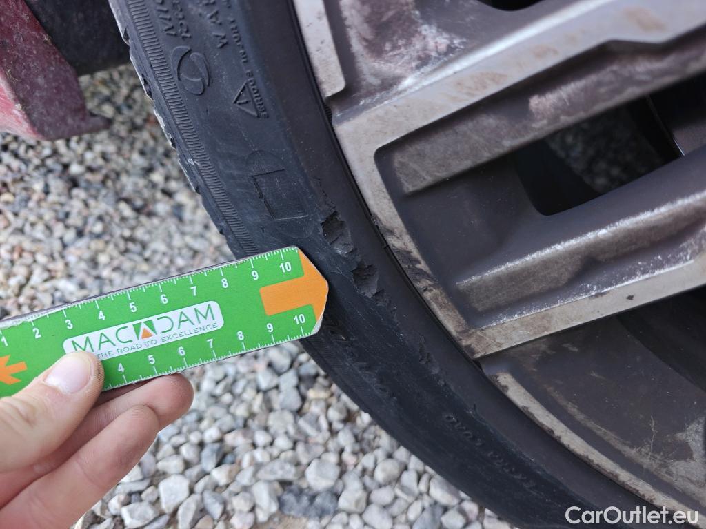  Bmw  Serie 1 BMW  / 2019 / 5P / berlina con portón 118i #17