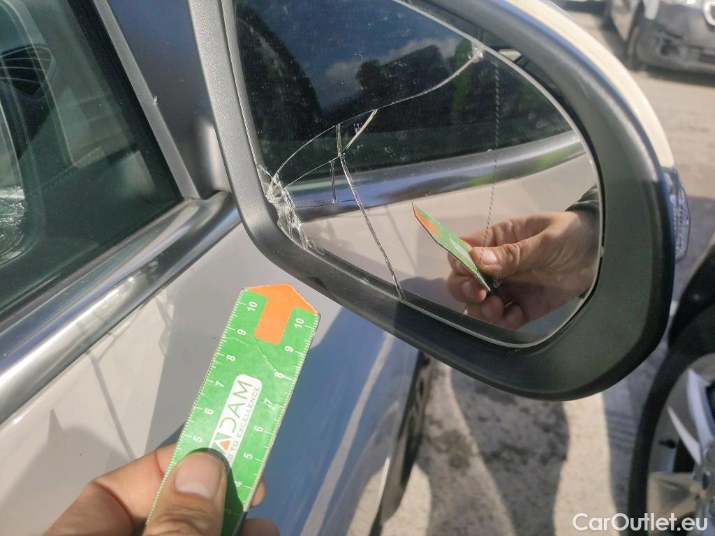  Mercedes  GLA MERCEDES-BENZ  / 2020 / 5P / todoterreno  200 D #2