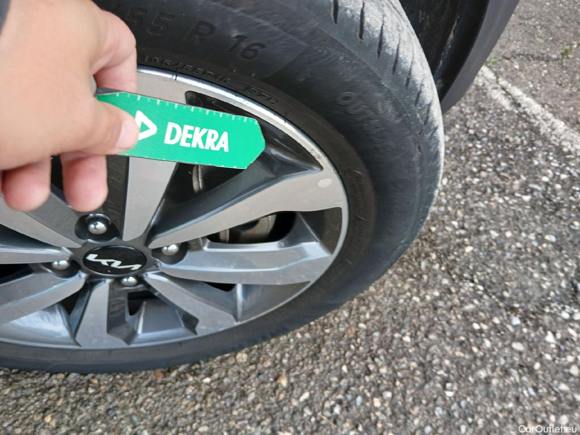  KIA  STONIC KIA  / 2017 / 5P / todoterreno 1.0 T-GDi 74kW (100CV) MHEV iMT Concept #19