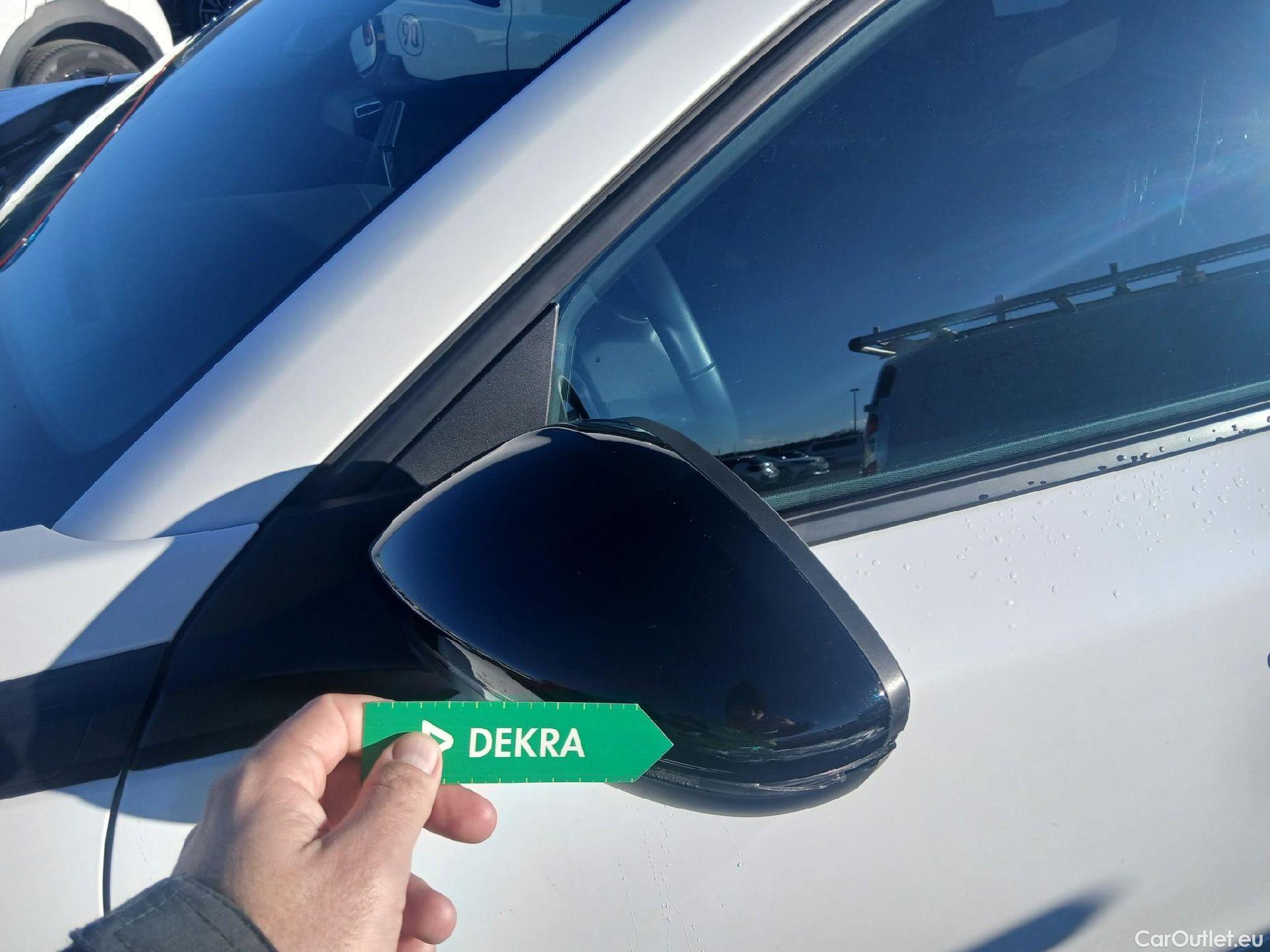  Peugeot  2008 PEUGEOT  / 2019 / 5P / todoterreno Allure BlueHDI 81kW (110CV) #14