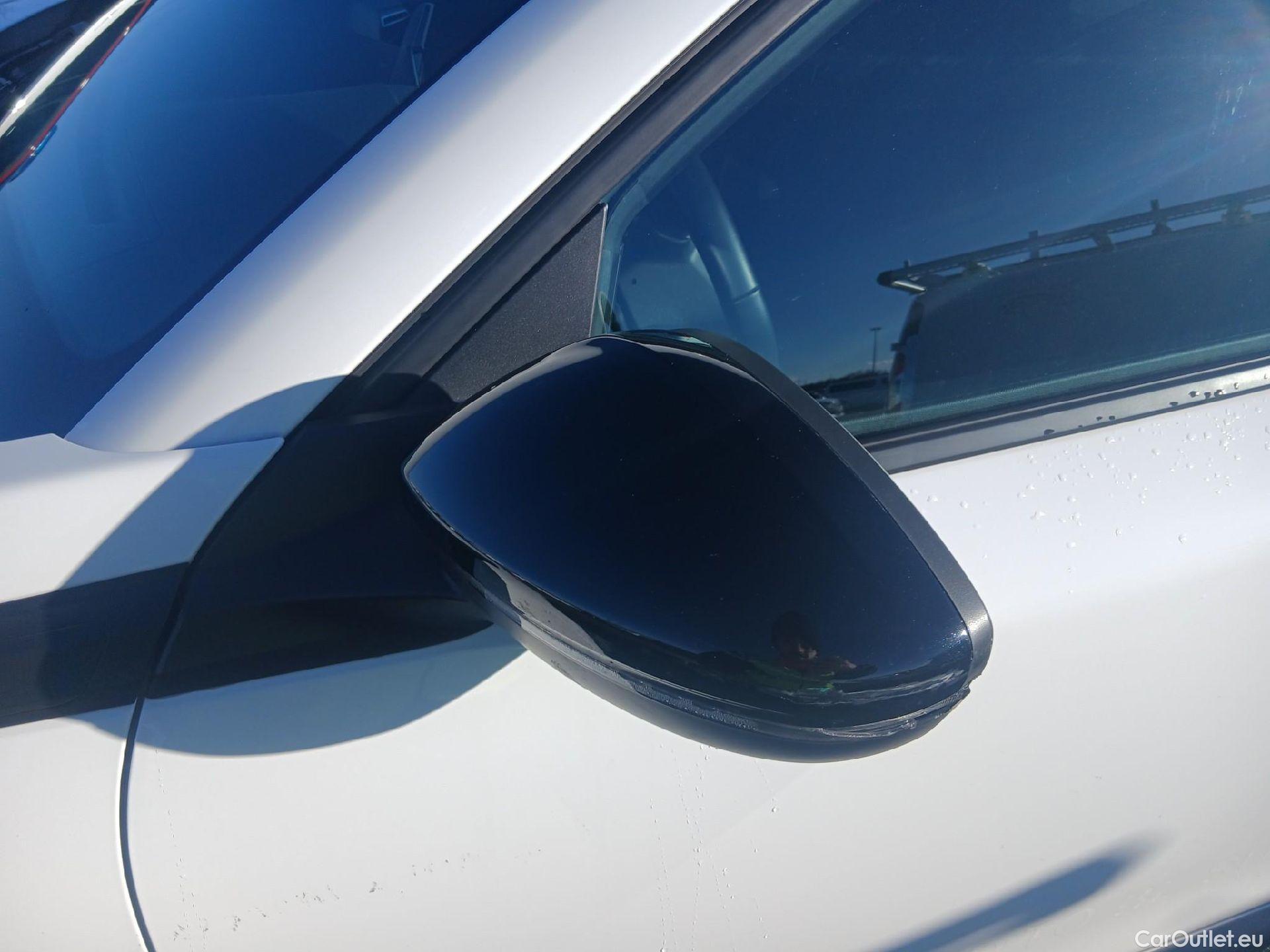  Peugeot  2008 PEUGEOT  / 2019 / 5P / todoterreno Allure BlueHDI 81kW (110CV) #13