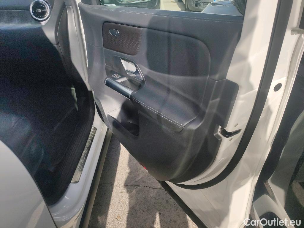  Mercedes  GLA MERCEDES-BENZ  / 2020 / 5P / todoterreno  200 D #21