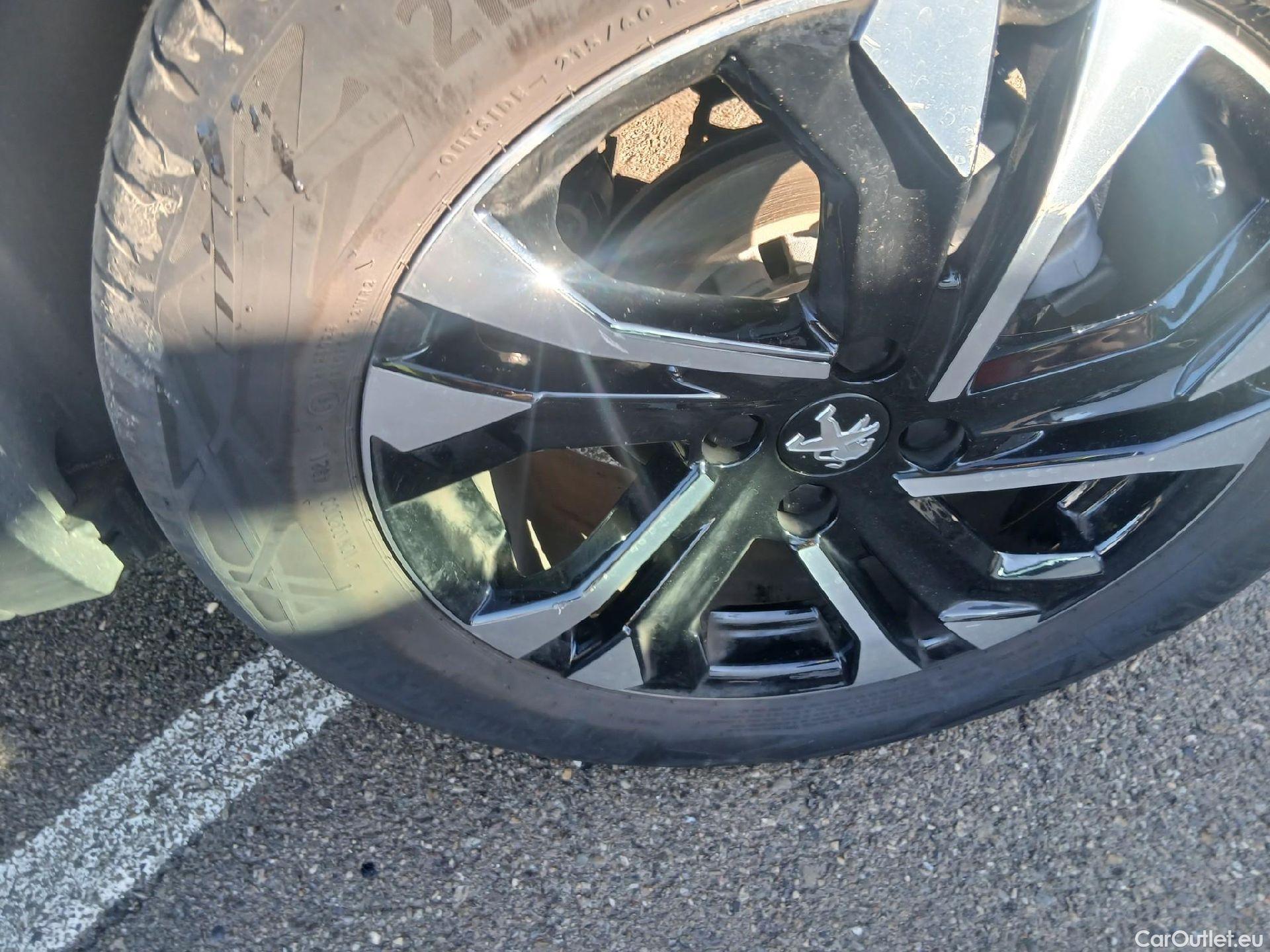  Peugeot  2008 PEUGEOT  / 2019 / 5P / todoterreno Allure BlueHDI 81kW (110CV) #21