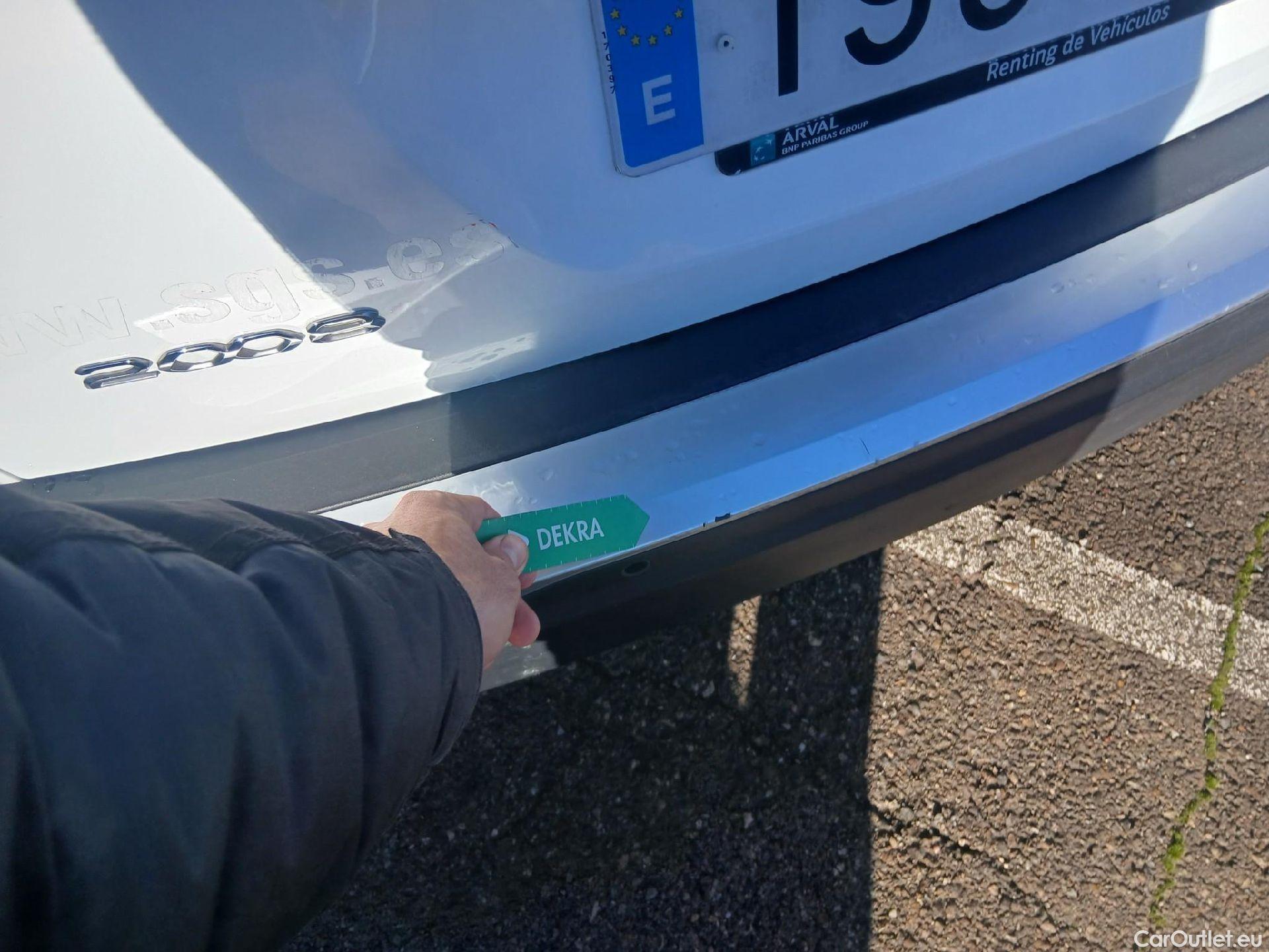  Peugeot  2008 PEUGEOT  / 2019 / 5P / todoterreno Allure BlueHDI 81kW (110CV) #26