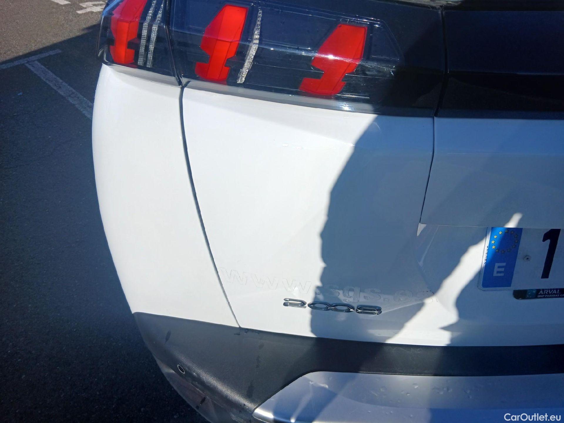  Peugeot  2008 PEUGEOT  / 2019 / 5P / todoterreno Allure BlueHDI 81kW (110CV) #27