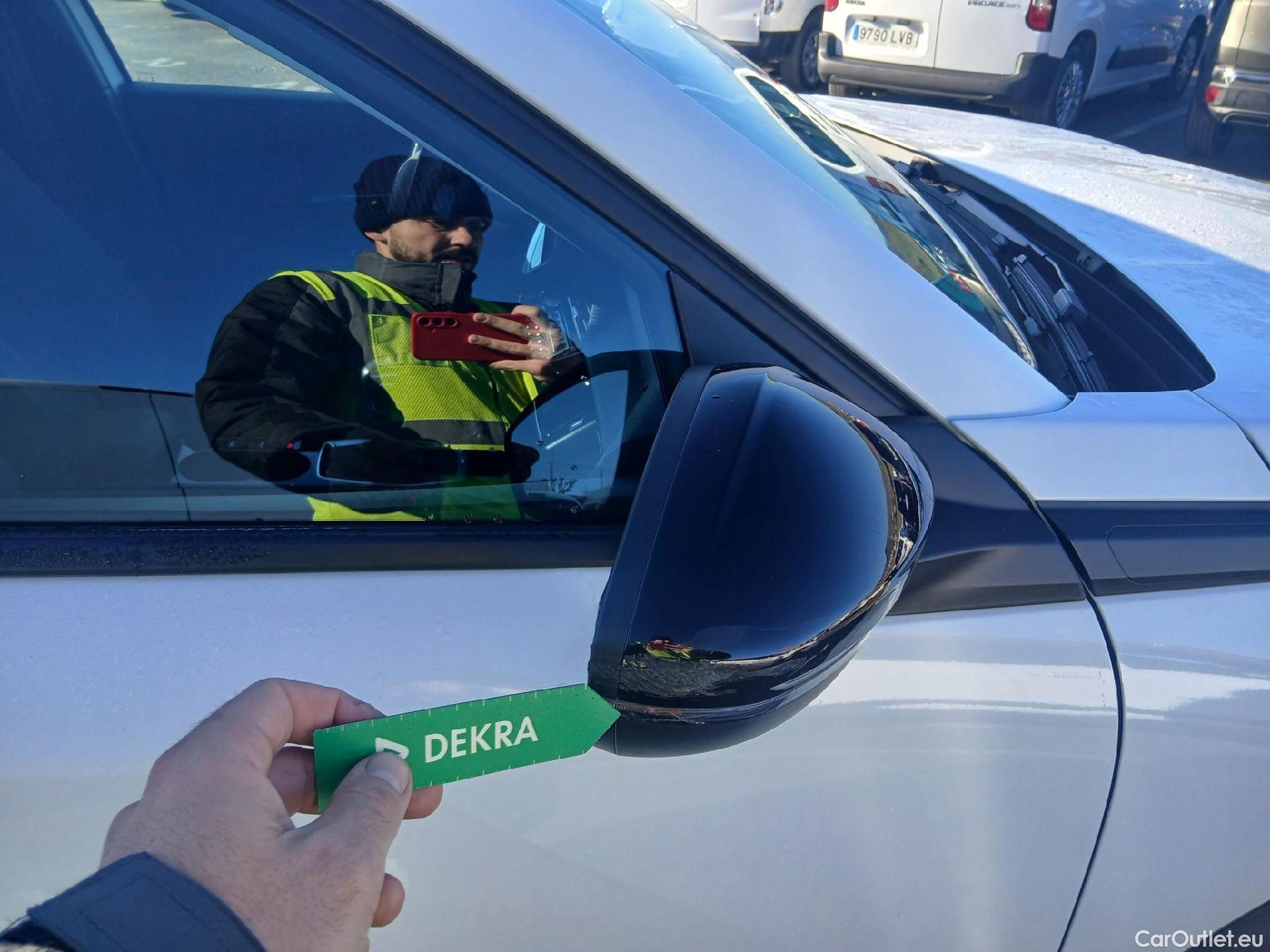  Peugeot  2008 PEUGEOT  / 2019 / 5P / todoterreno Allure BlueHDI 81kW (110CV) #41