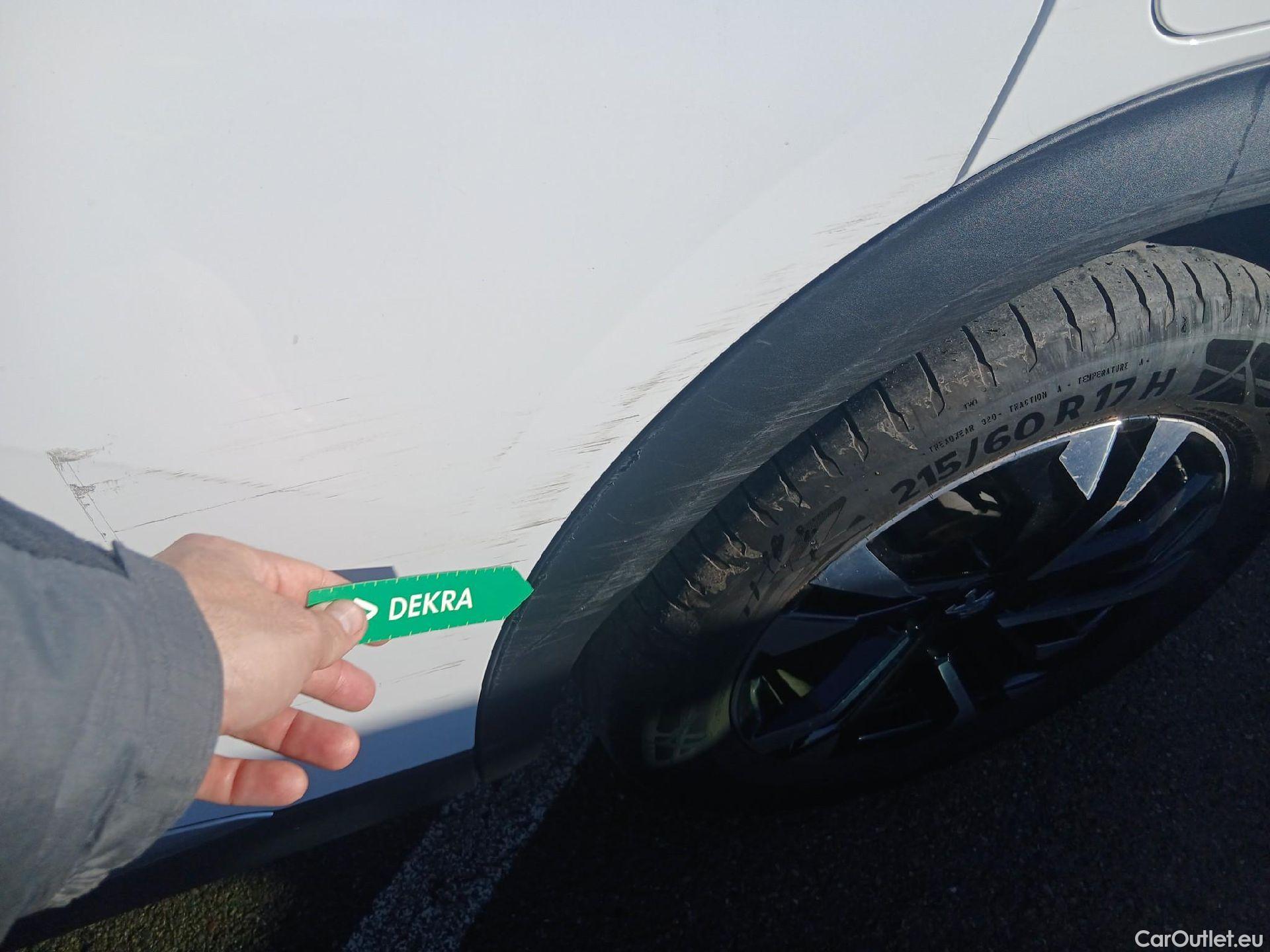  Peugeot  2008 PEUGEOT  / 2019 / 5P / todoterreno Allure BlueHDI 81kW (110CV) #20