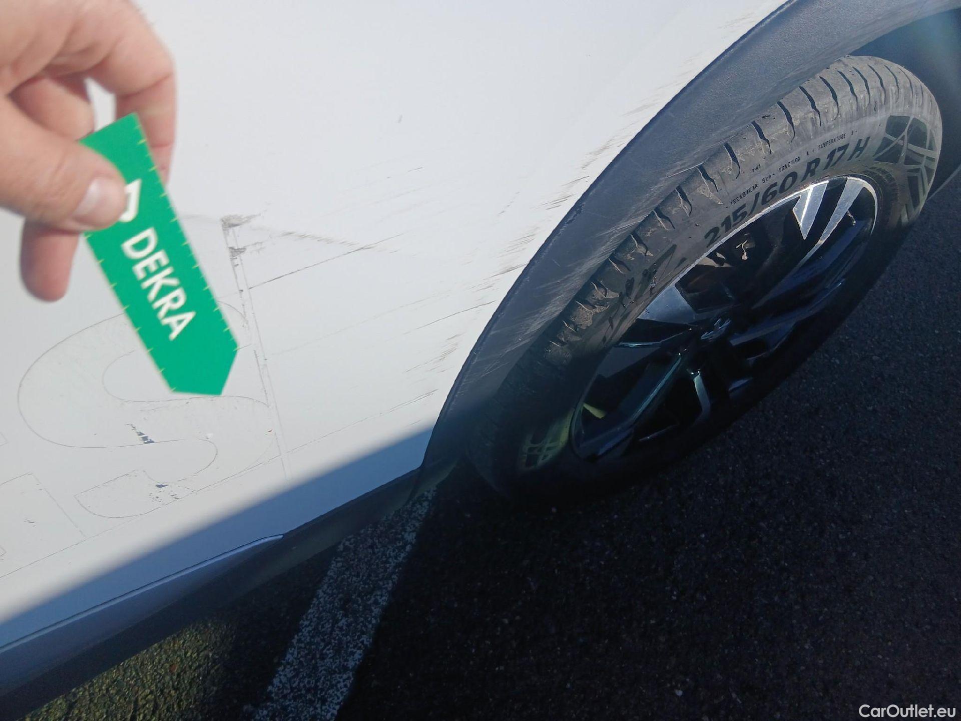  Peugeot  2008 PEUGEOT  / 2019 / 5P / todoterreno Allure BlueHDI 81kW (110CV) #17