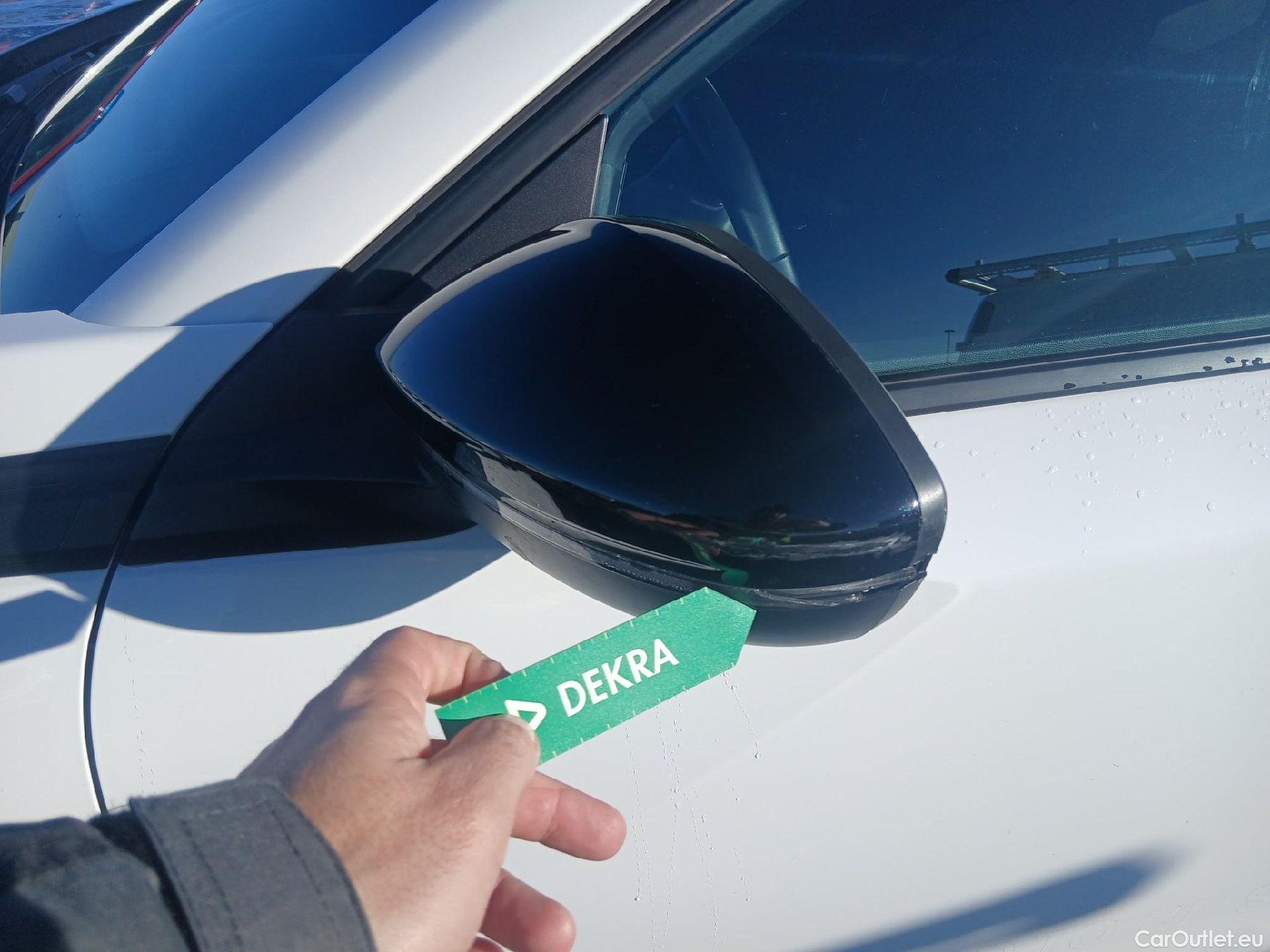  Peugeot  2008 PEUGEOT  / 2019 / 5P / todoterreno Allure BlueHDI 81kW (110CV) #16