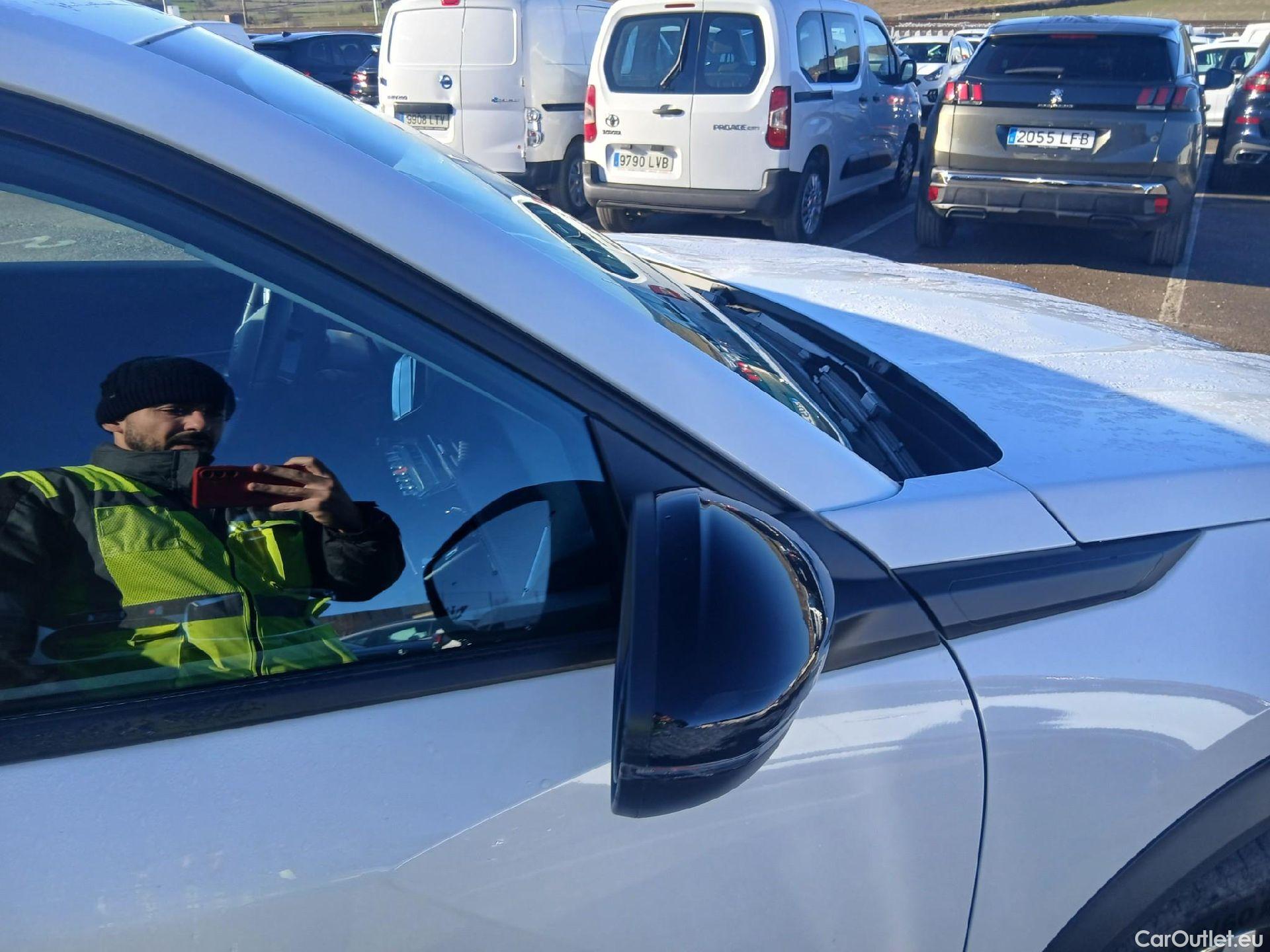  Peugeot  2008 PEUGEOT  / 2019 / 5P / todoterreno Allure BlueHDI 81kW (110CV) #39