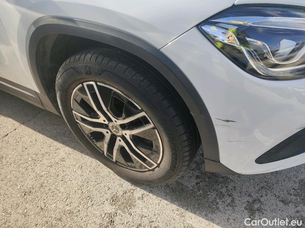  Mercedes  GLA MERCEDES-BENZ  / 2020 / 5P / todoterreno  200 D #29