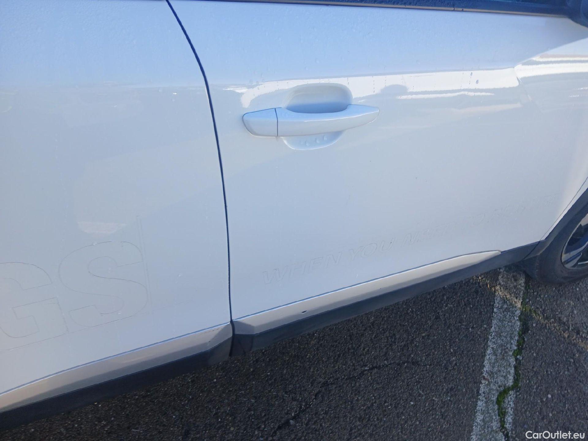  Peugeot  2008 PEUGEOT  / 2019 / 5P / todoterreno Allure BlueHDI 81kW (110CV) #33