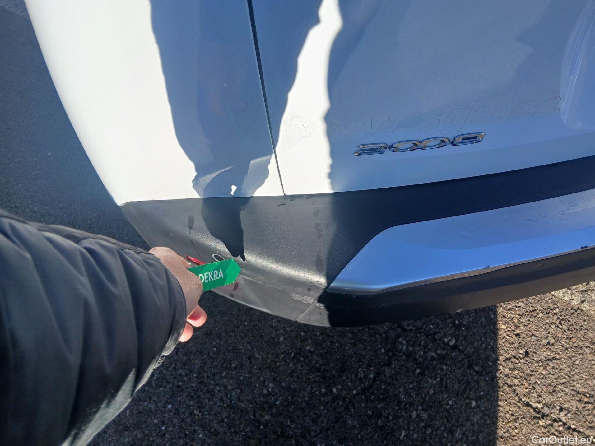  Peugeot  2008 PEUGEOT  / 2019 / 5P / todoterreno Allure BlueHDI 81kW (110CV) #24