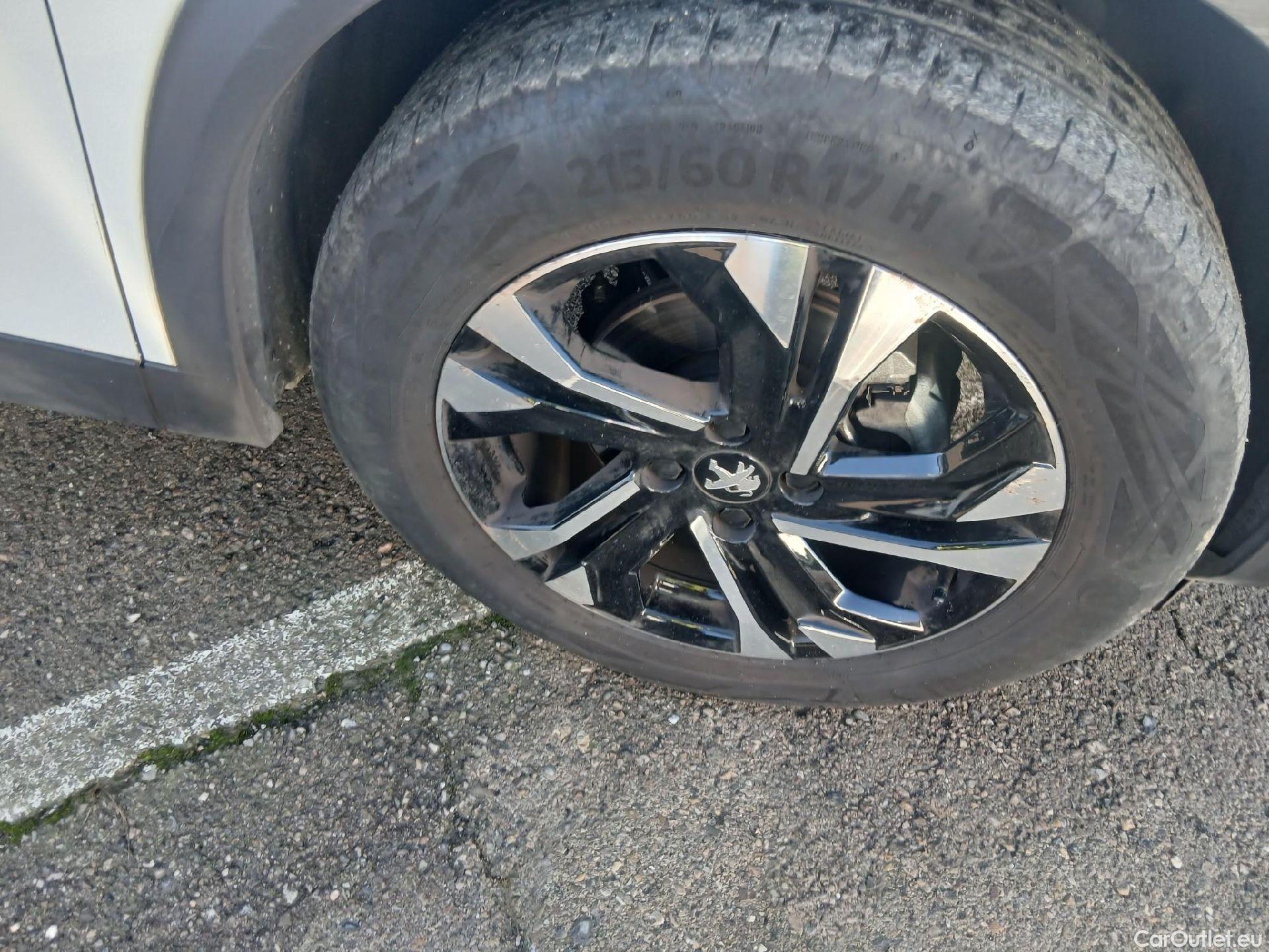  Peugeot  2008 PEUGEOT  / 2019 / 5P / todoterreno Allure BlueHDI 81kW (110CV) #44