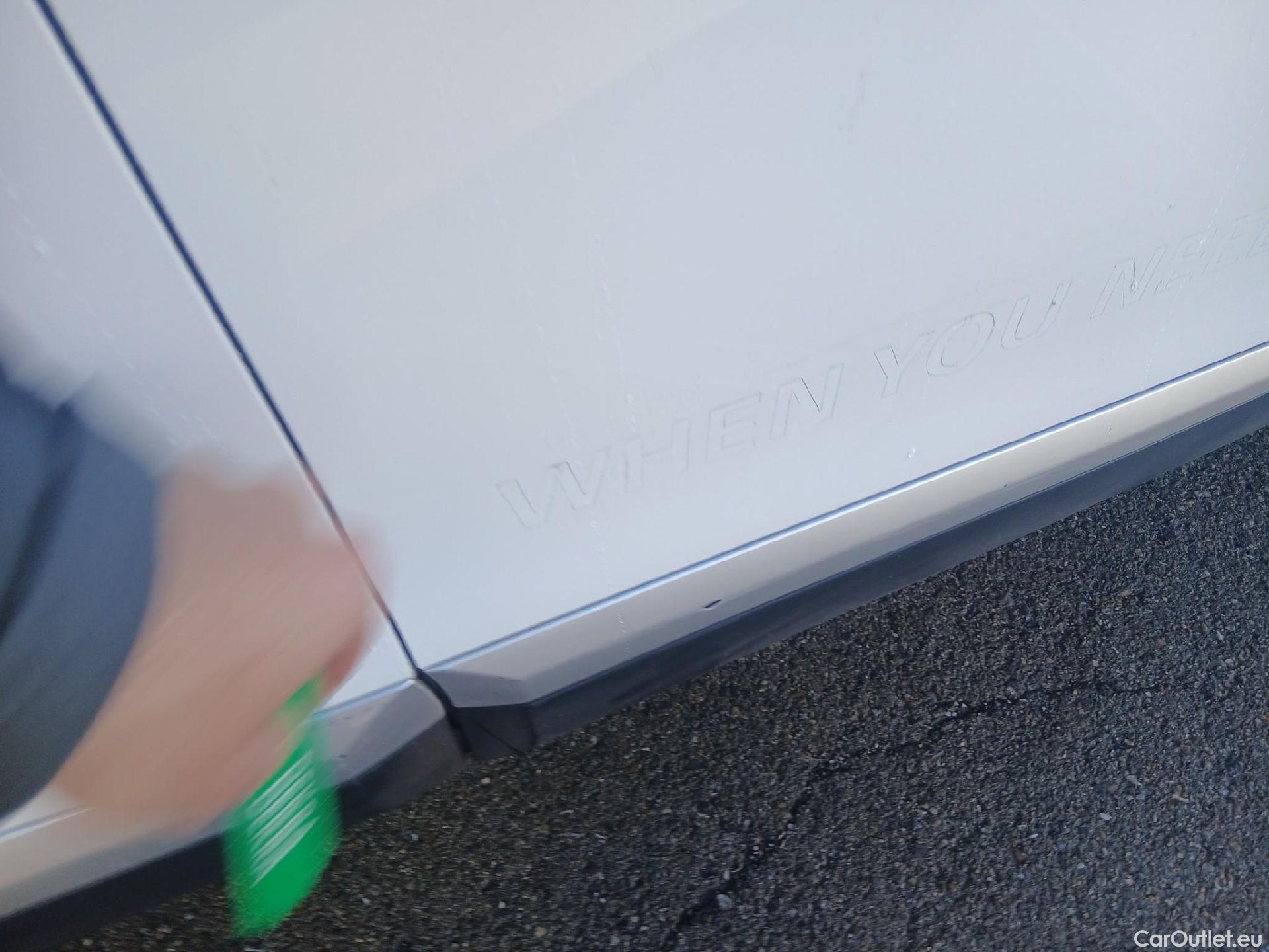  Peugeot  2008 PEUGEOT  / 2019 / 5P / todoterreno Allure BlueHDI 81kW (110CV) #34