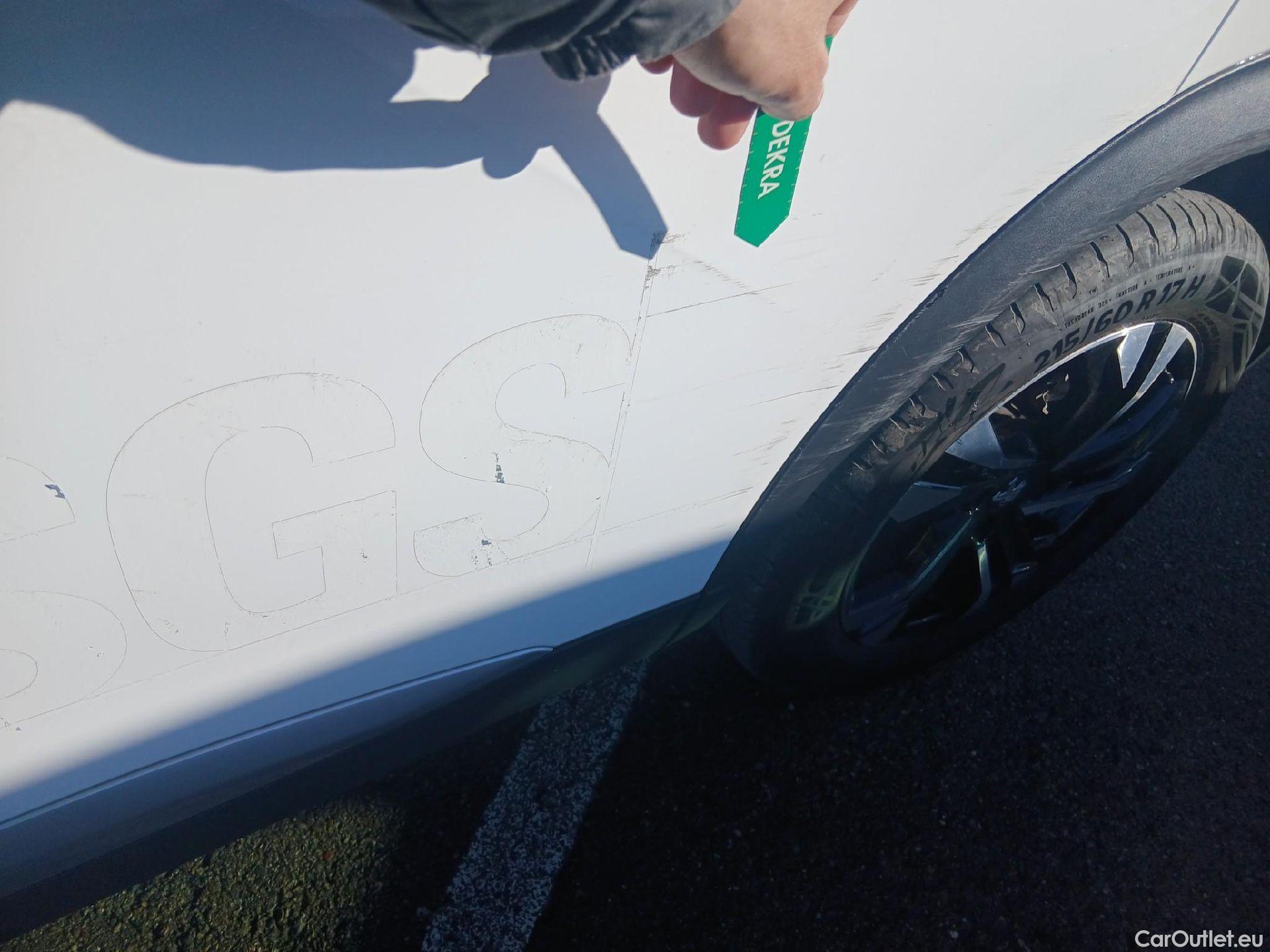  Peugeot  2008 PEUGEOT  / 2019 / 5P / todoterreno Allure BlueHDI 81kW (110CV) #19