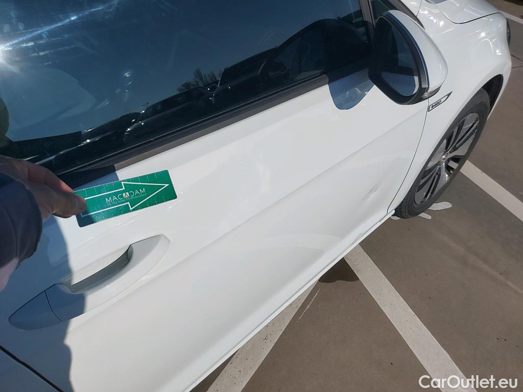  Volkswagen  Golf  VOLKSWAGEN / 2016 / 5P / berlina con portón e-ePower 110 kW (136CV) #3