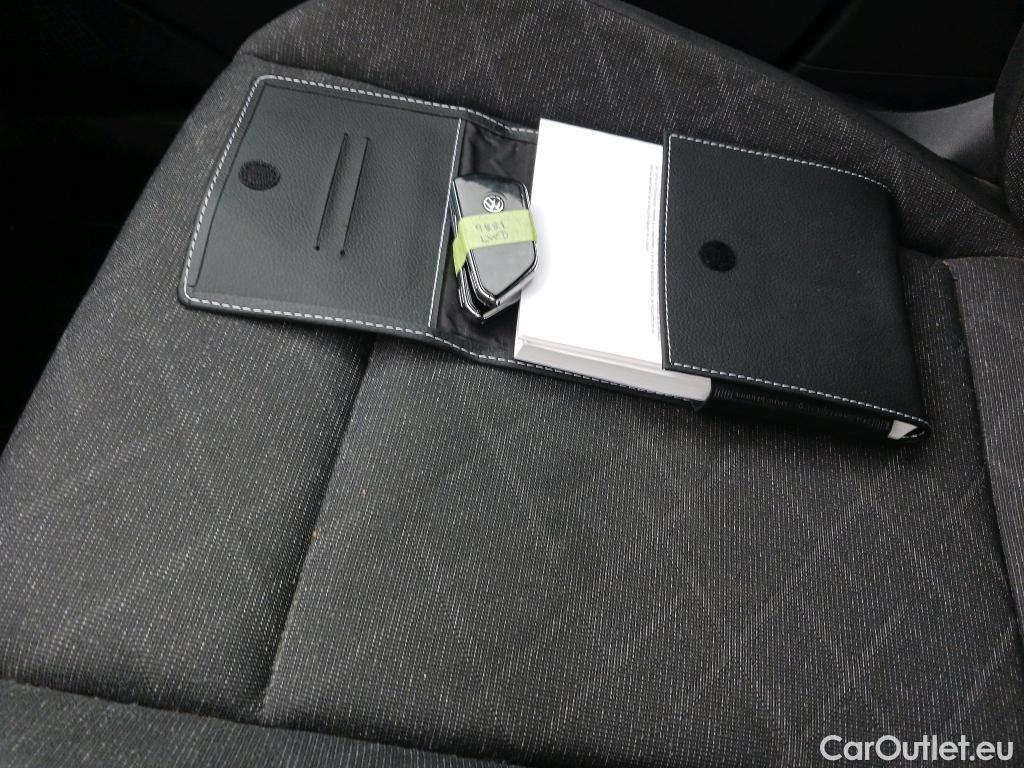  Volkswagen  Golf  VOLKSWAGEN / 2020 / 5P / berlina con portón Life 1.0 TSI 81kW (110CV) #19