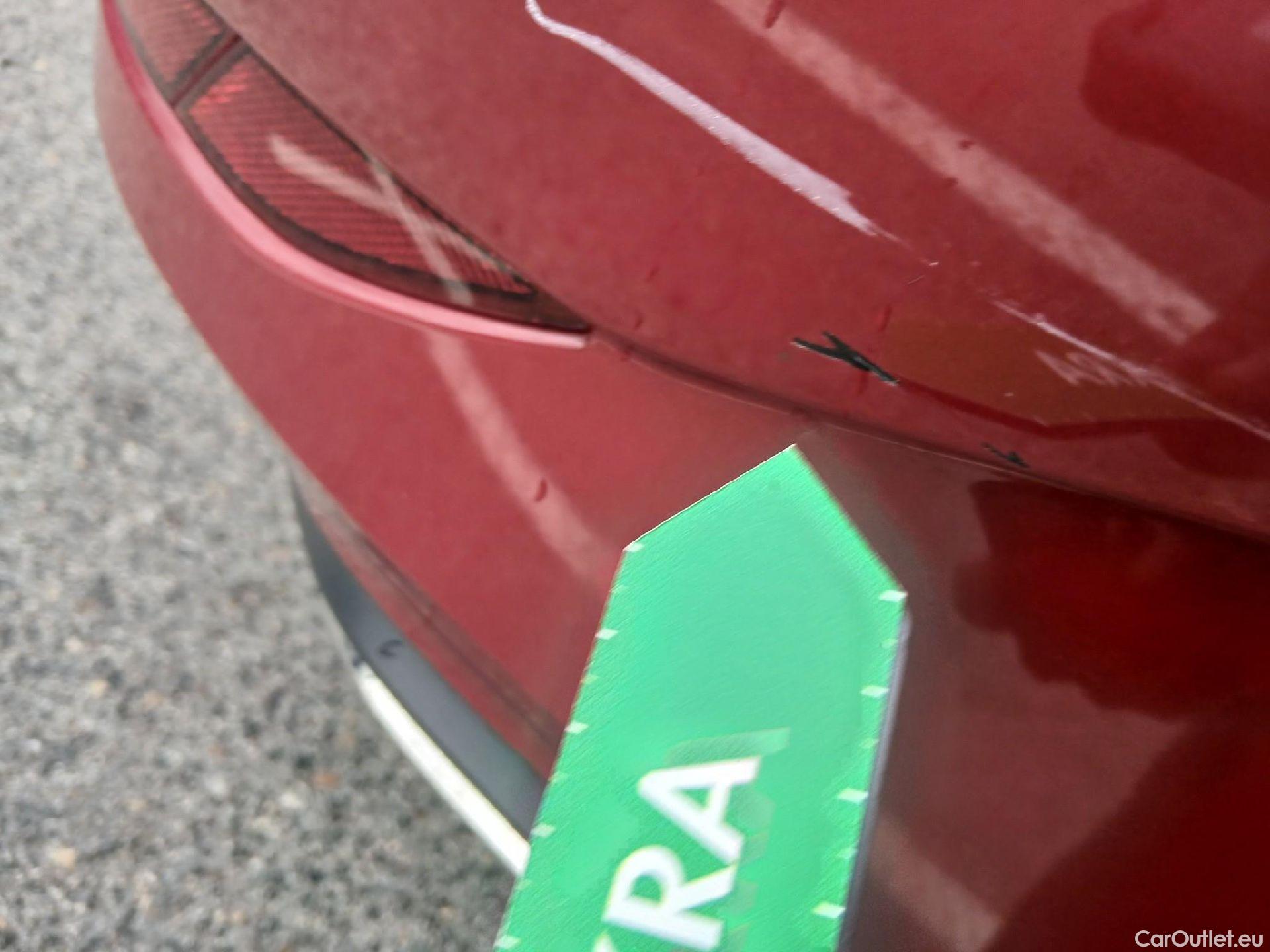  Volkswagen  Polo VOLKSWAGEN  / 2021 / 5P / berlina con portón R-Line 1.0 TSI 81kW (110CV) DSG #24