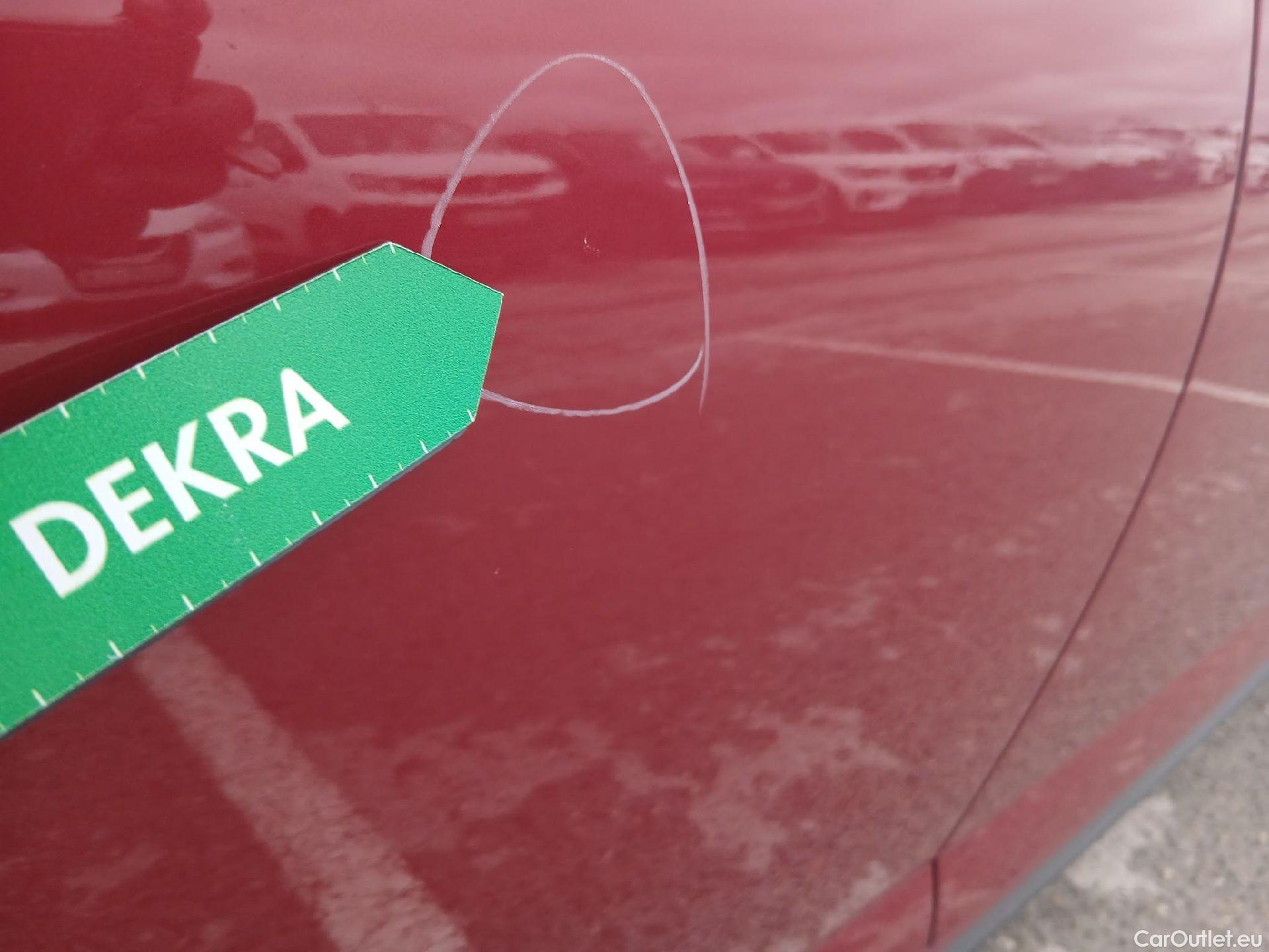  Volkswagen  Polo VOLKSWAGEN  / 2021 / 5P / berlina con portón R-Line 1.0 TSI 81kW (110CV) DSG #37